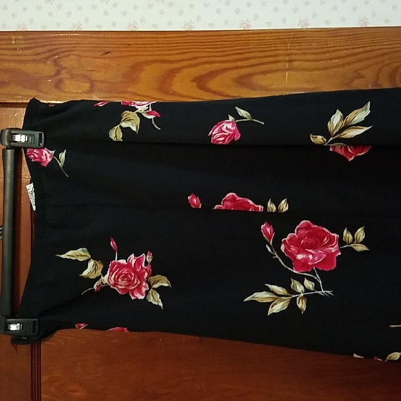 Maggie Lawrence Women's  Floral skirt Size Medium - Picture 5 of 6